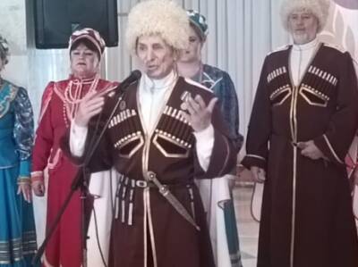 В фойе ЛЦНК, состоялась творческая встреча ансамбля казачьей песни «Кубанские казаки-черноморцы» и образцового ансамбля «Казачата»